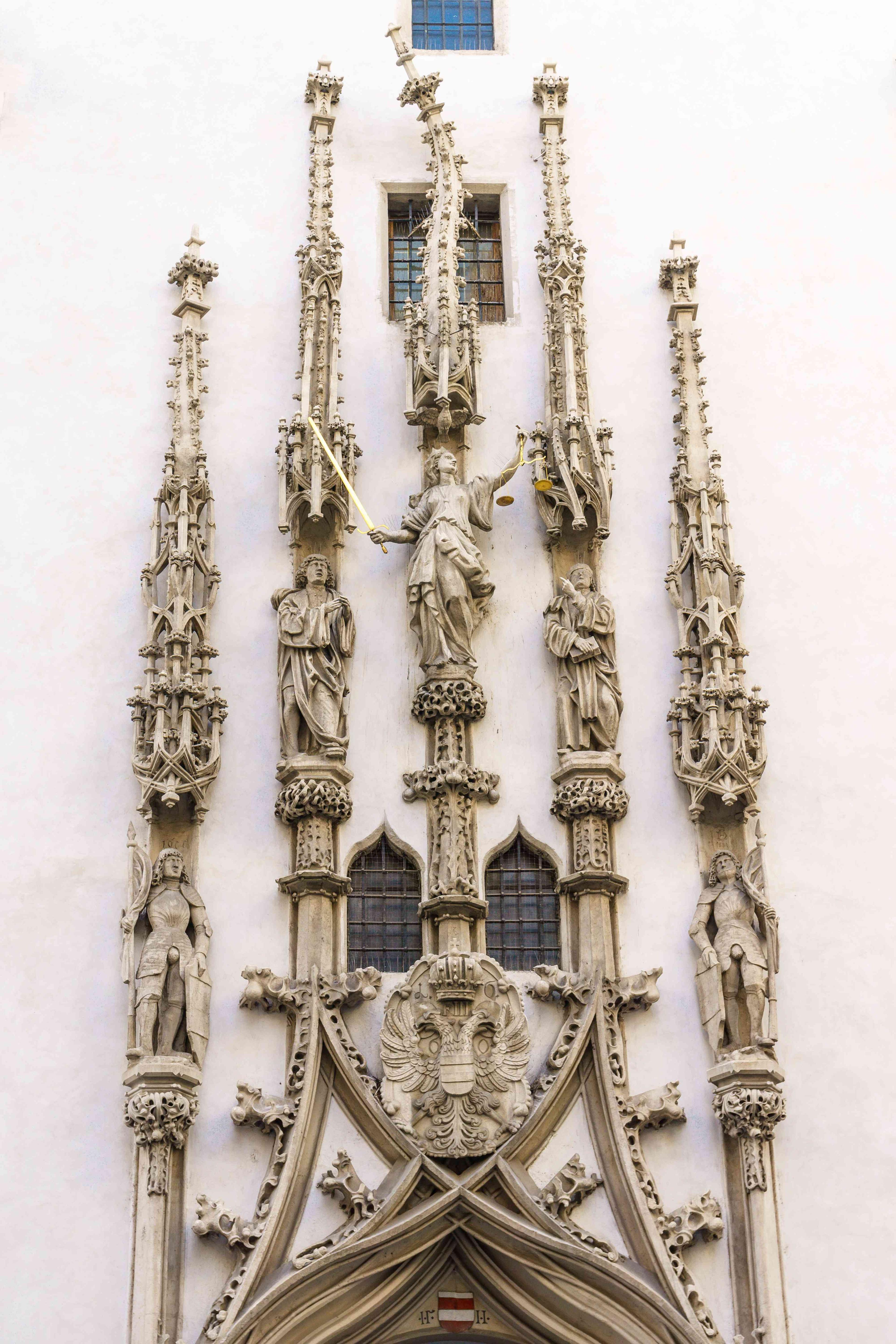 구 시청사 입구 (안톤 필그램의 포탑)