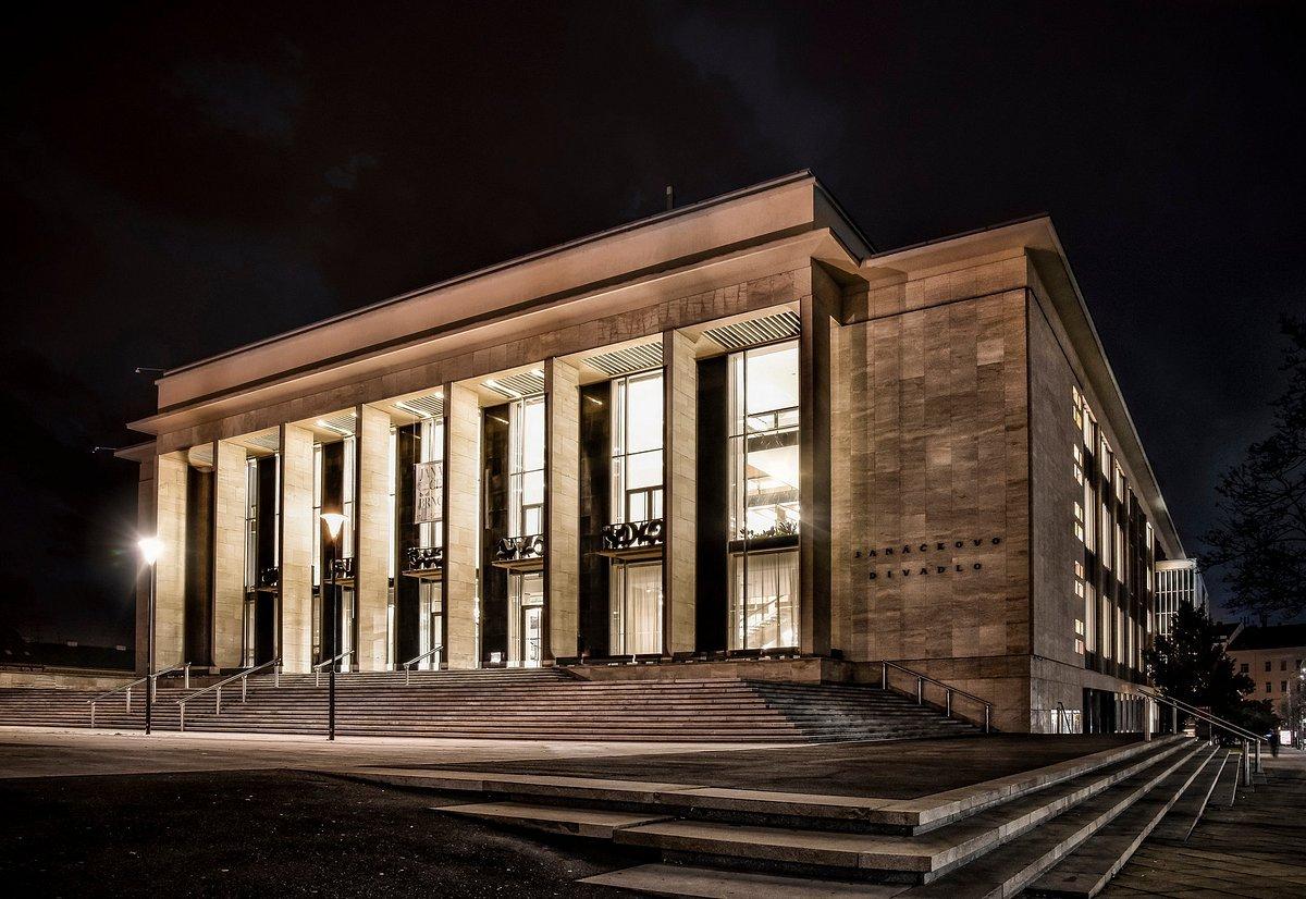 🎭 야나체크 극장 (야나치코보 디바들로)