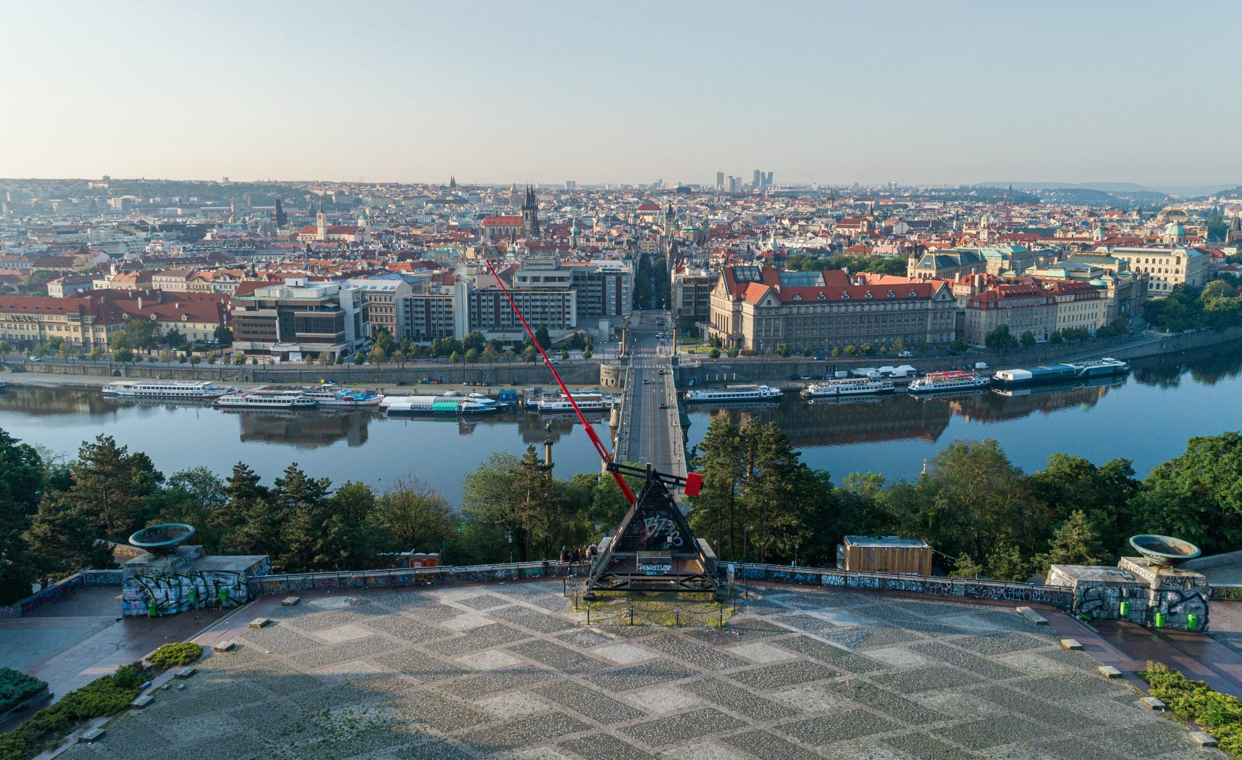 메트로놈 앞 전망대