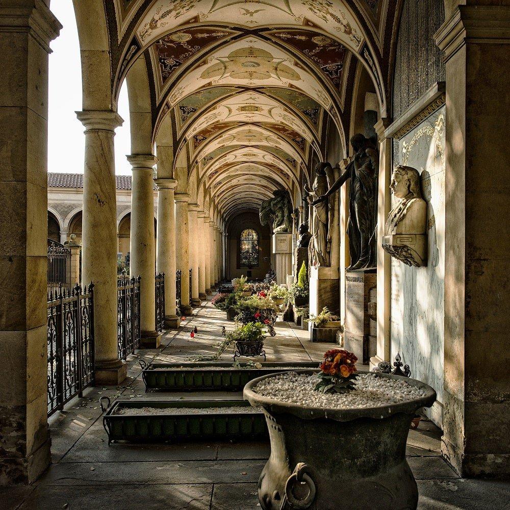 🏞️ 비셰흐라트 묘지(비셰흐라츠키 흐르지비토프)