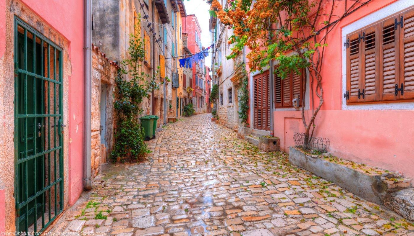 🏘️ 로빈 올드타운 (스타리 그라드, 로빈)