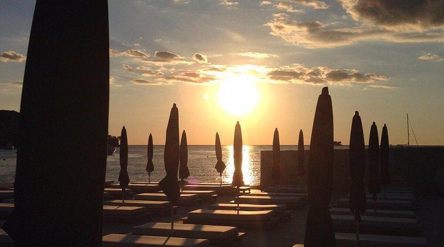 일몰 시간대 해변