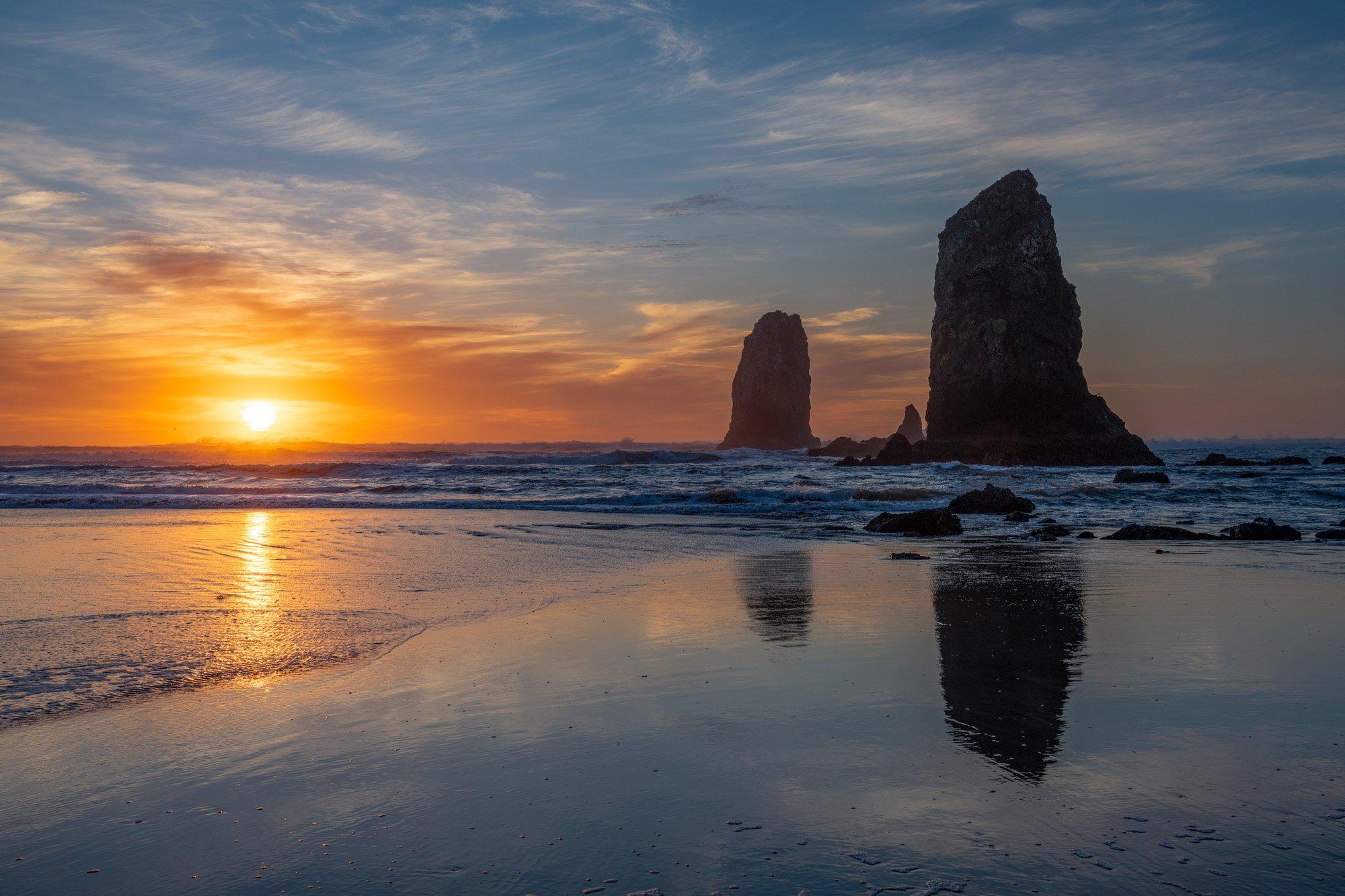 해변 가장자리 바위 지대