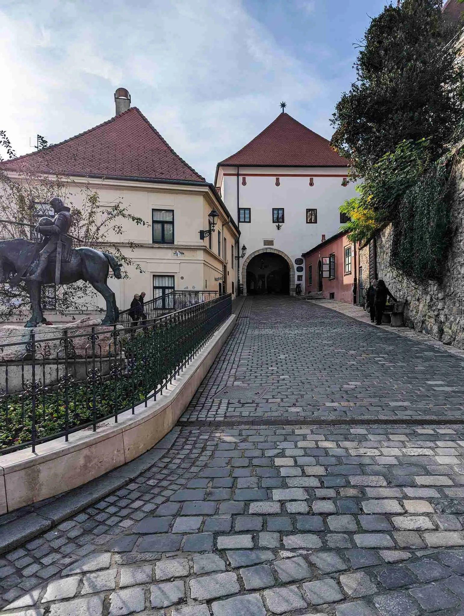 돌문 외부 아치 배경