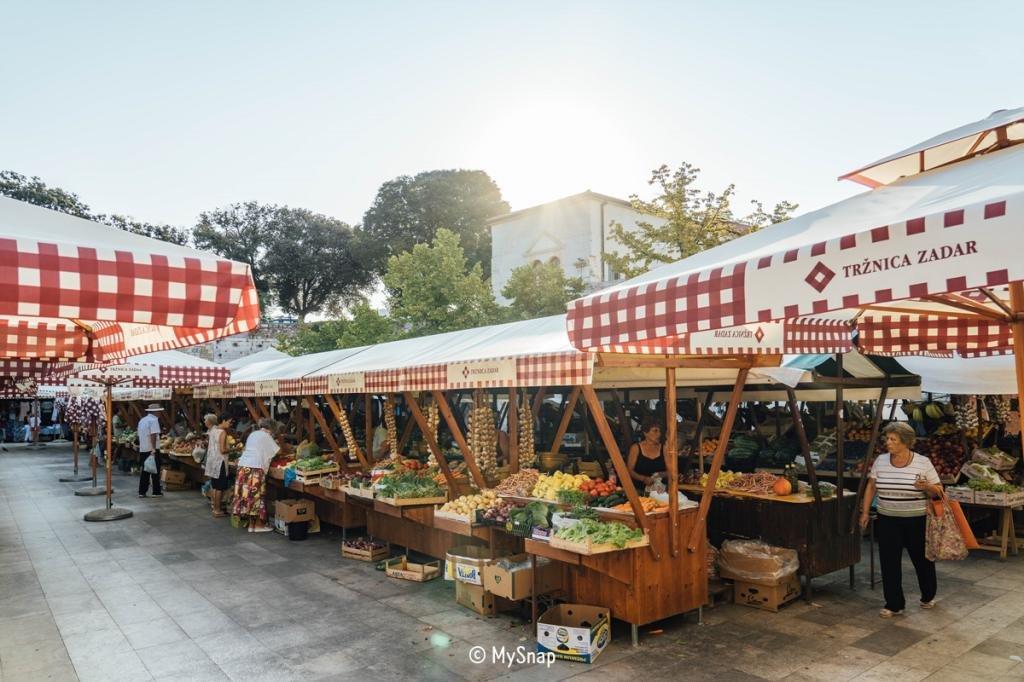 🛍️ 자다르 시장(트르즈니차 자다르)