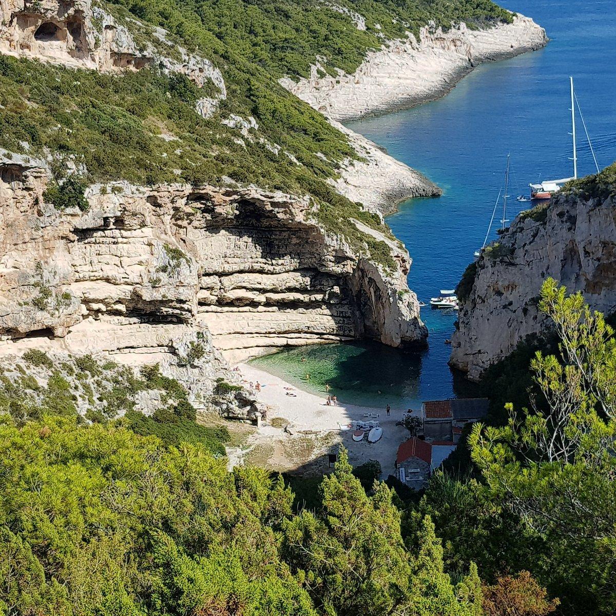 🏖️ 스티니바 만 (Stiniva Cove)