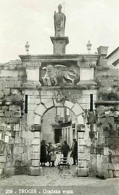 🏛️ 북문(셰베르나 그라츠카 브라타)