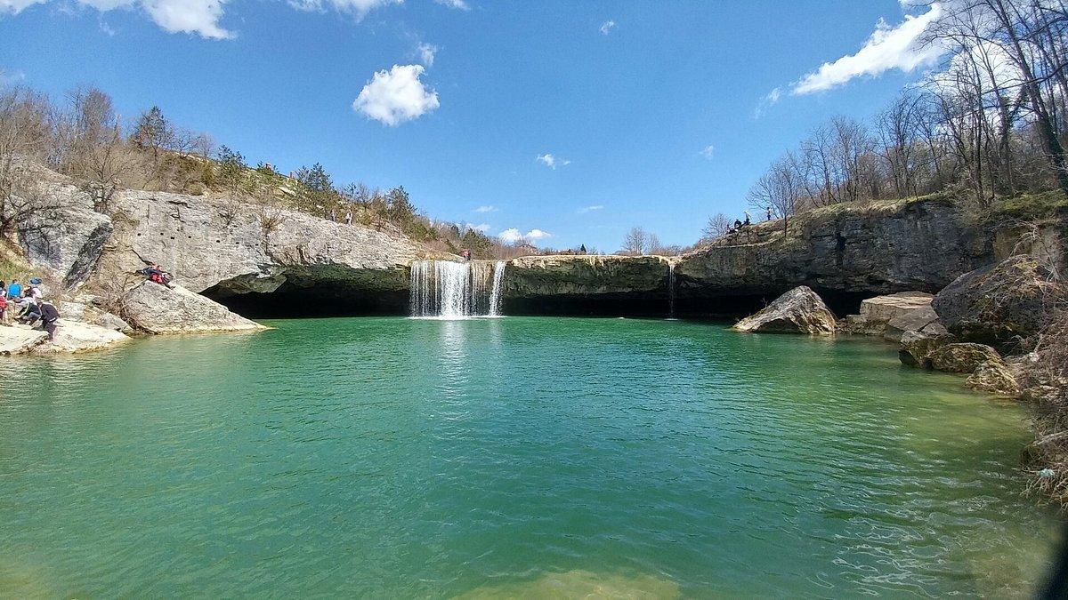 🏞️ 자레츠키 지붕 폭포(자레츠키 크로브)