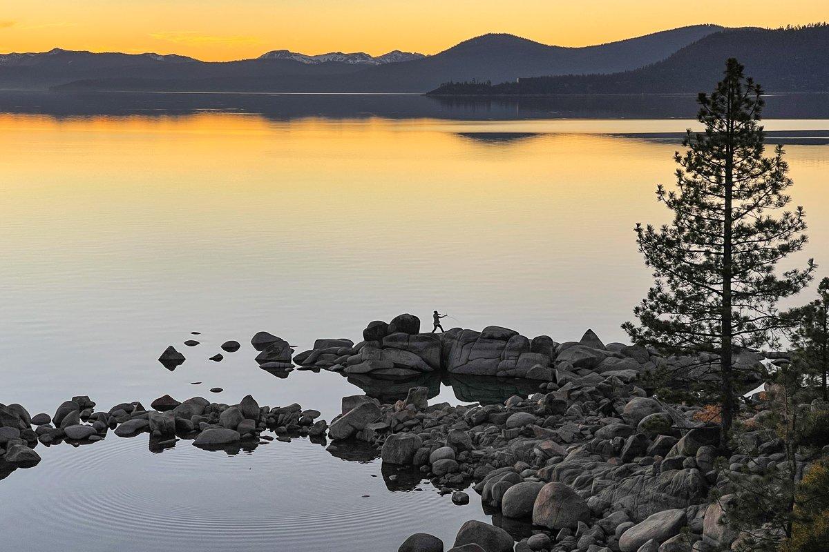 호수 동쪽 산책로