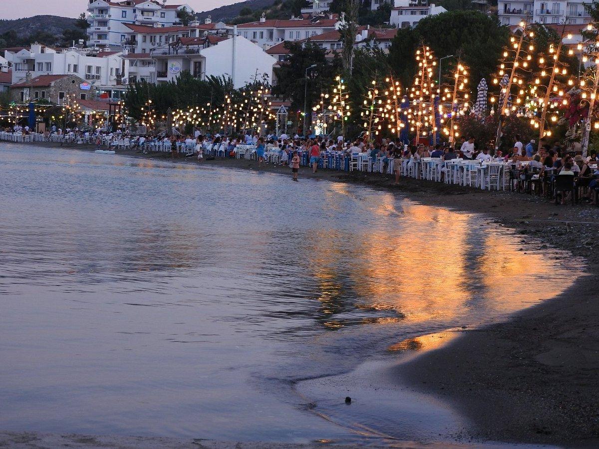 해질녘 해변 풍경