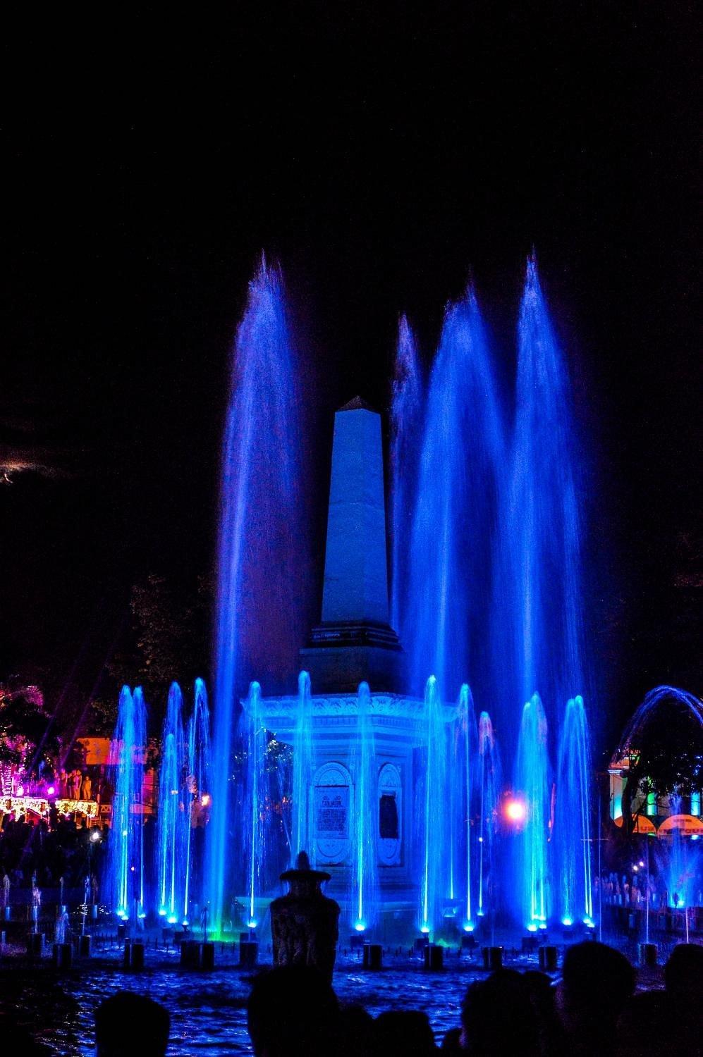 ⛲ 댄싱 파운틴 (Dancing Fountains)