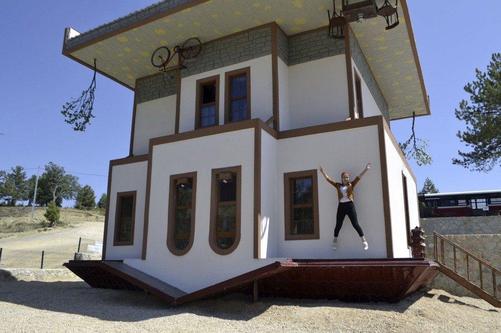 🤸 거꾸로 된 집 (테르스 에브 사프란볼루)