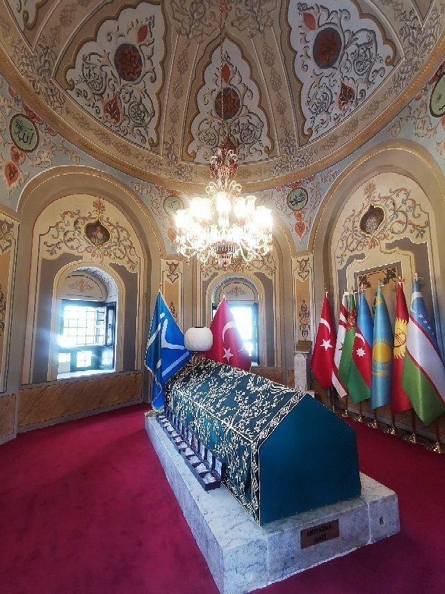 🕌 에르투으룰 가지 영묘(에르투으룰 가지 튀르베시)