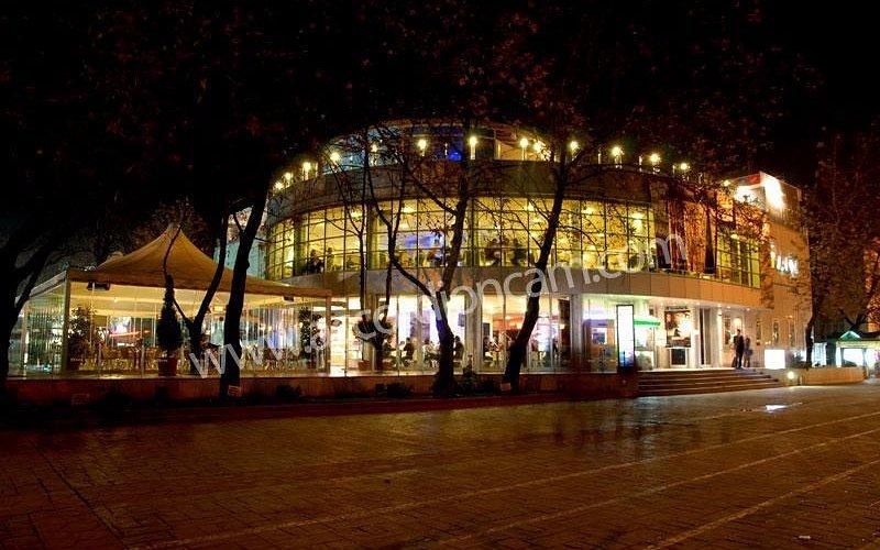 특별 행사 시 건물 앞 광장