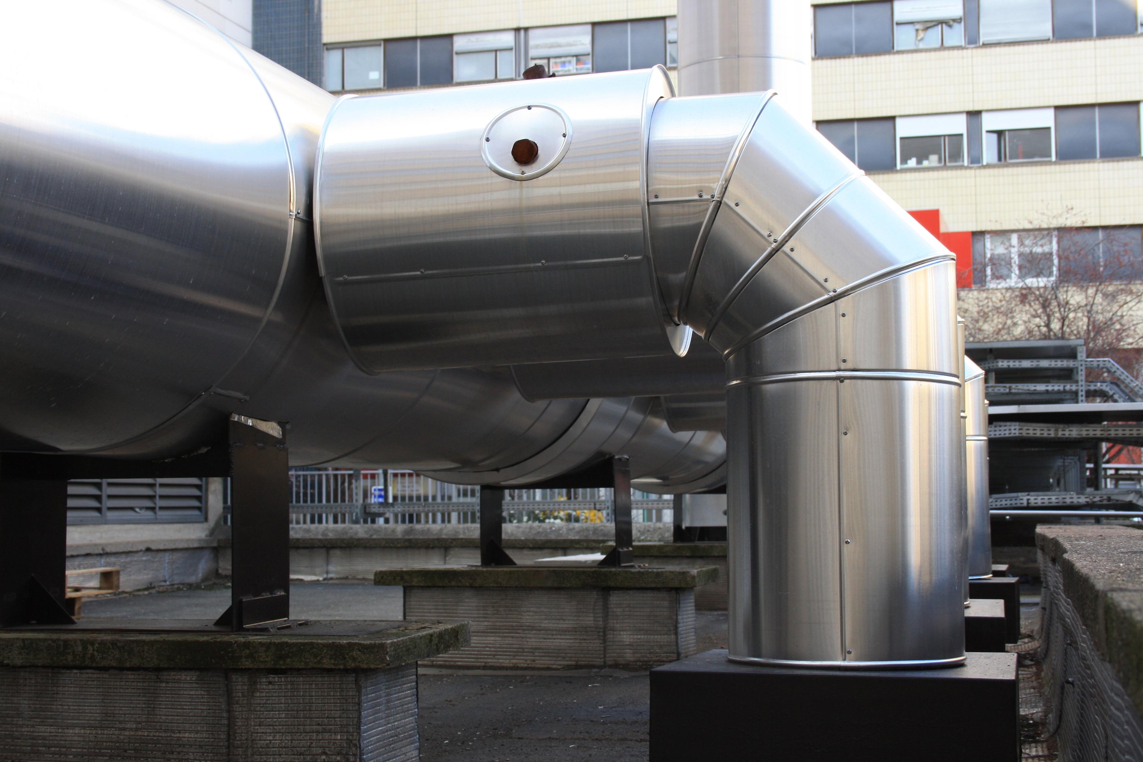 환기구 또는 관측창 추정 수직 통로