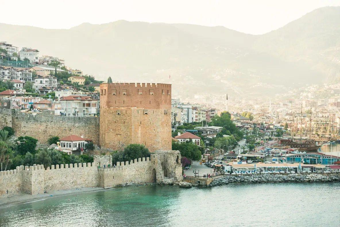 🗼 붉은 탑 (크즐쿨레)