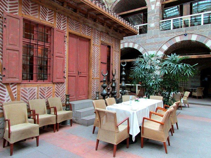 첸겔한/사프란한 안뜰