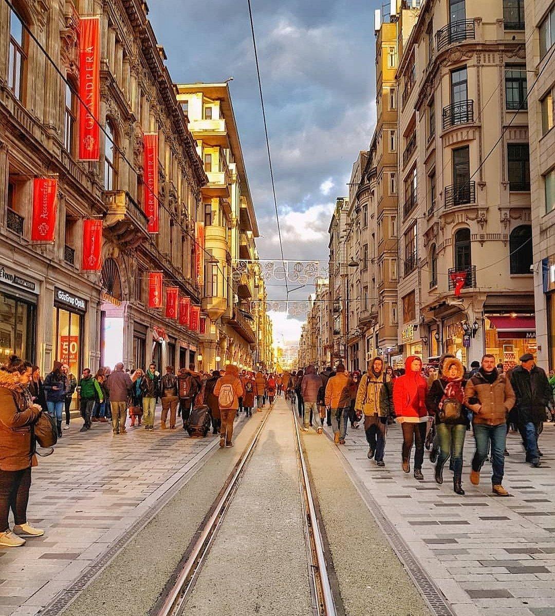 🚶 이스티크랄 거리