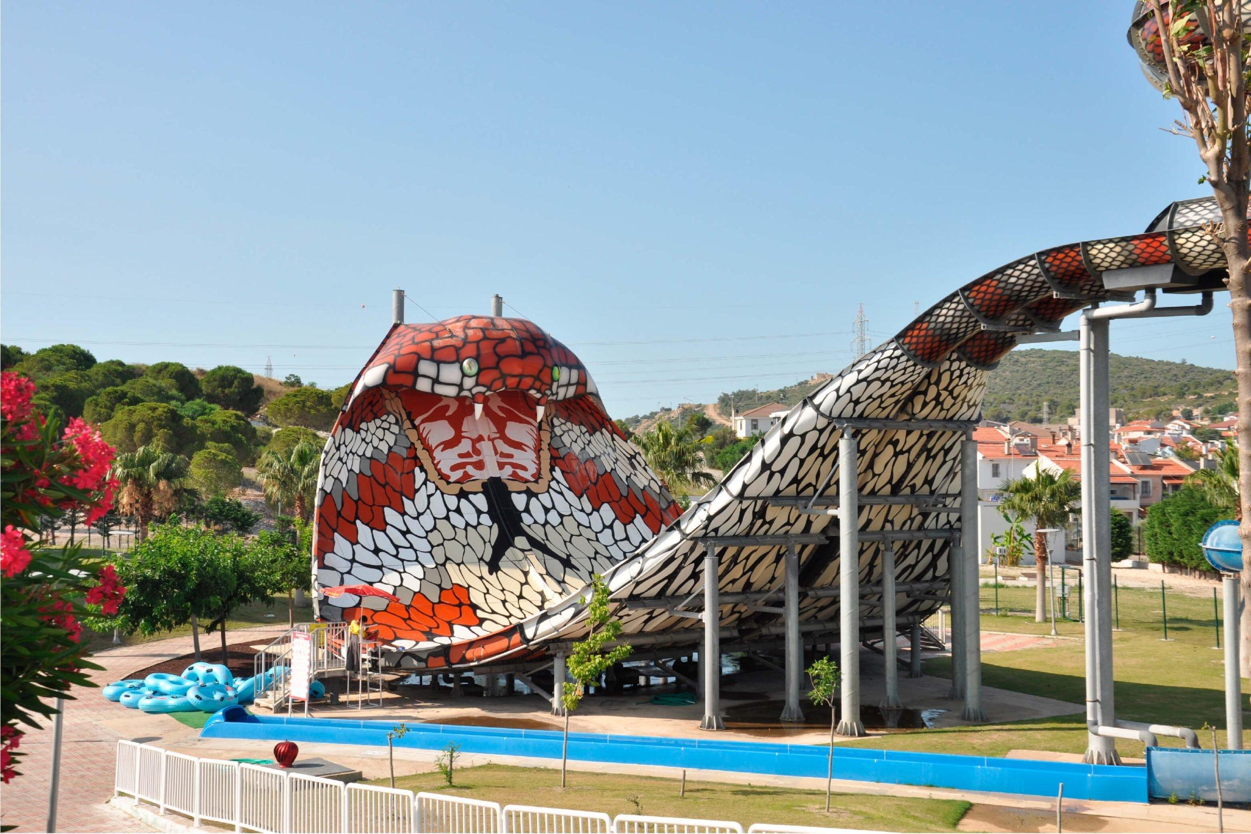 킹 코브라 슬라이드 앞 또는 주변