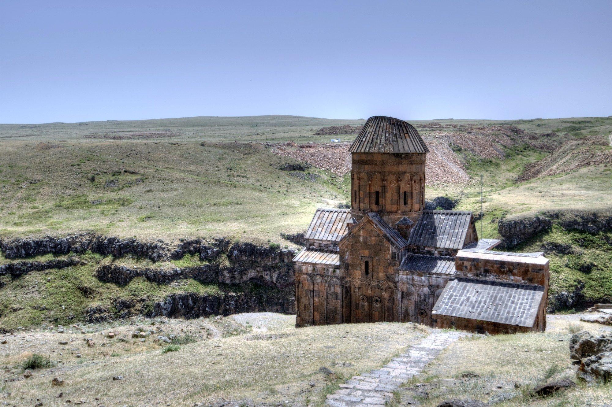 티гран 호넨츠의 성 그레고리우스 교회와 아후리안 강 협곡