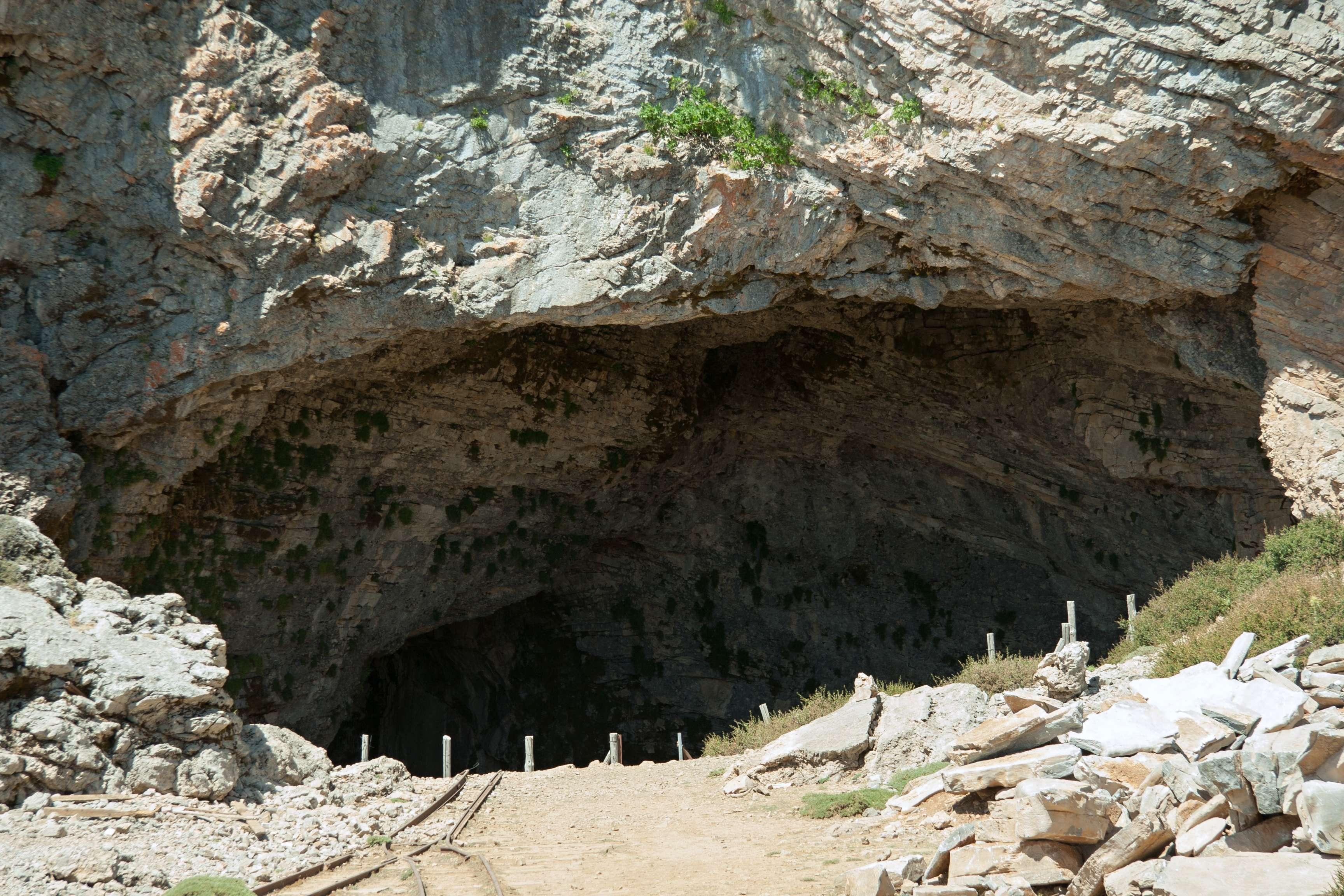 동굴 입구 전망대