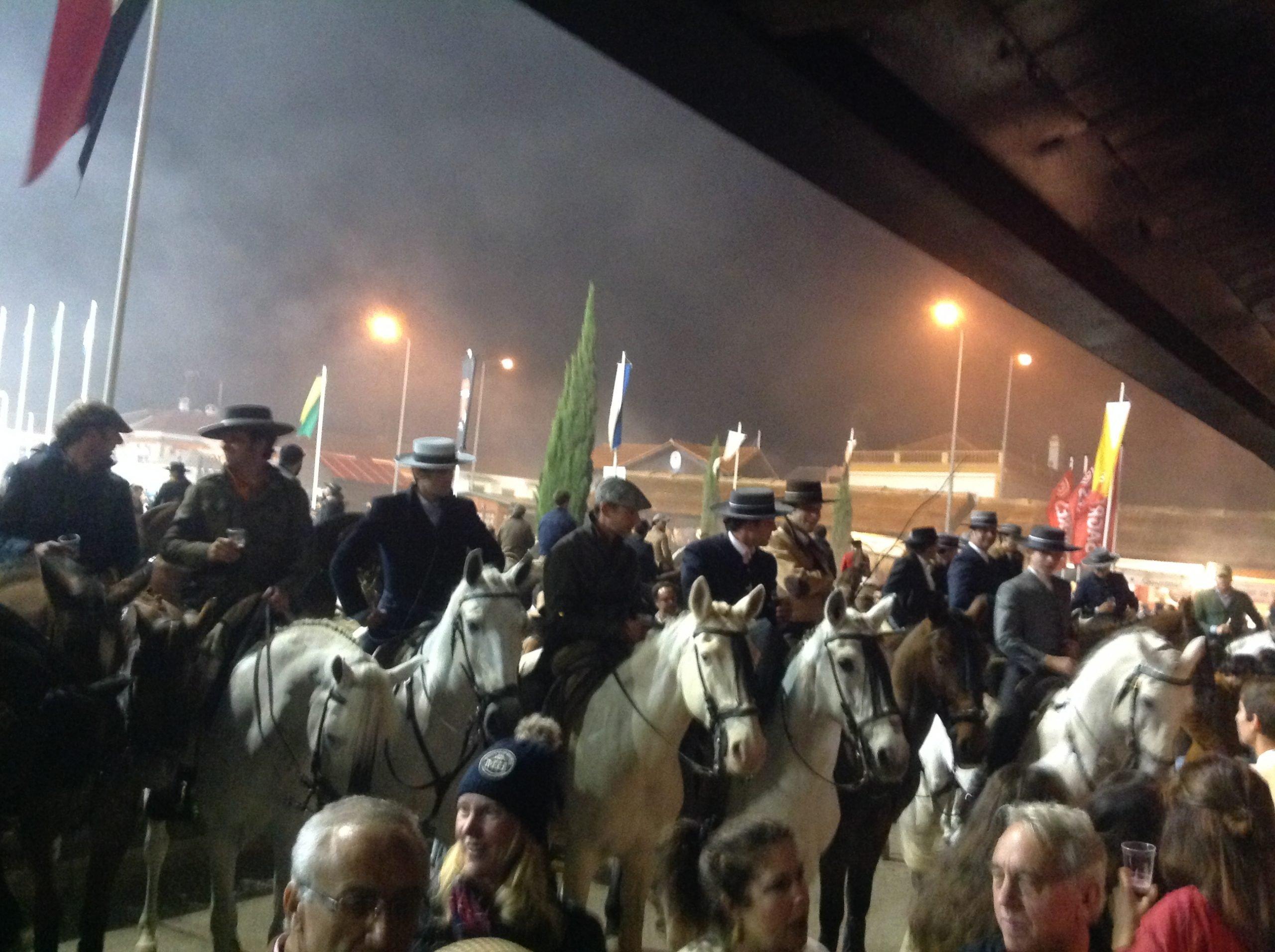 축제 거리 풍경과 가판대
