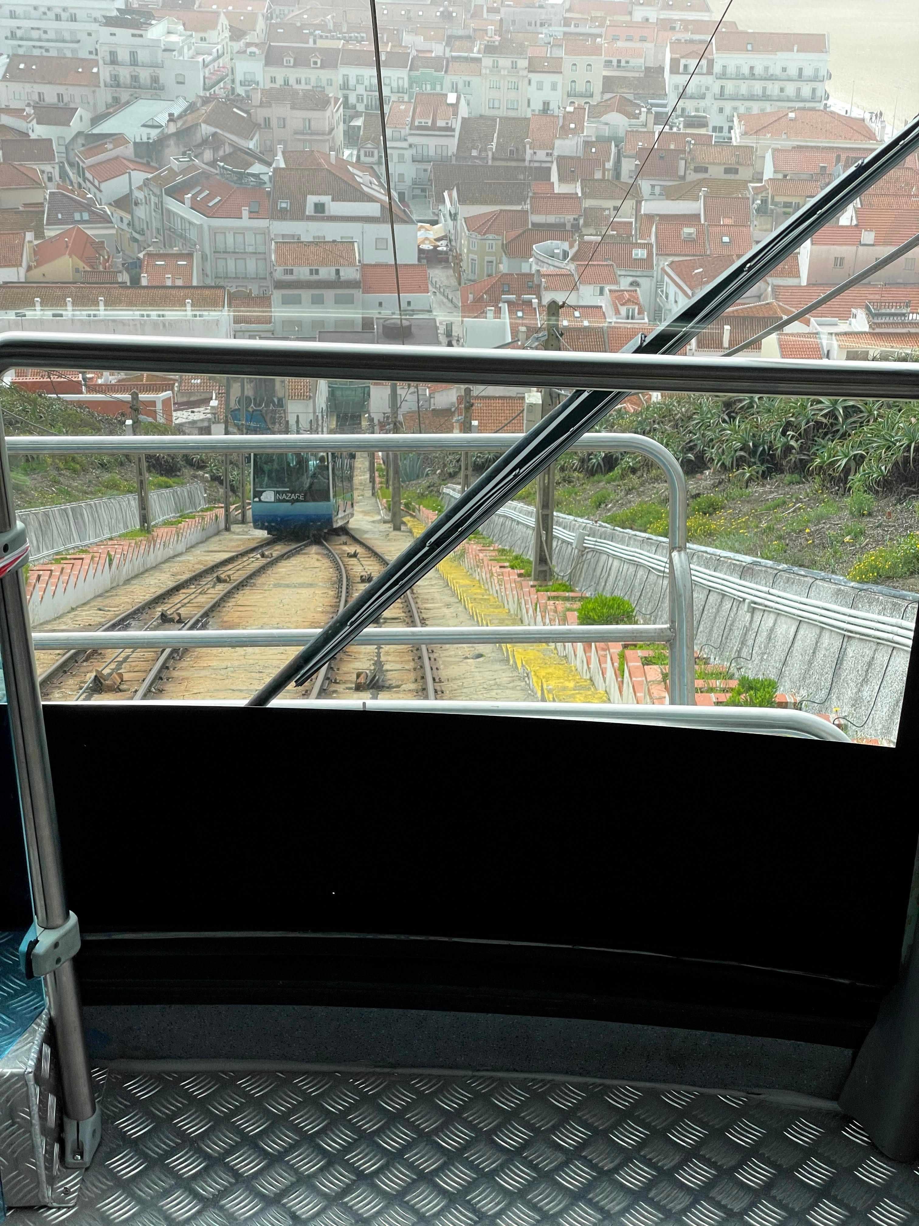 푸니쿨라 차량 창가