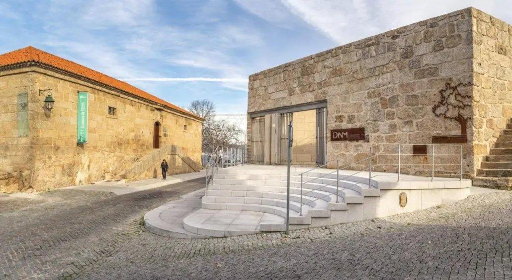 🏛️ 발견 박물관(무제우 두스 데스코브리멘투스)