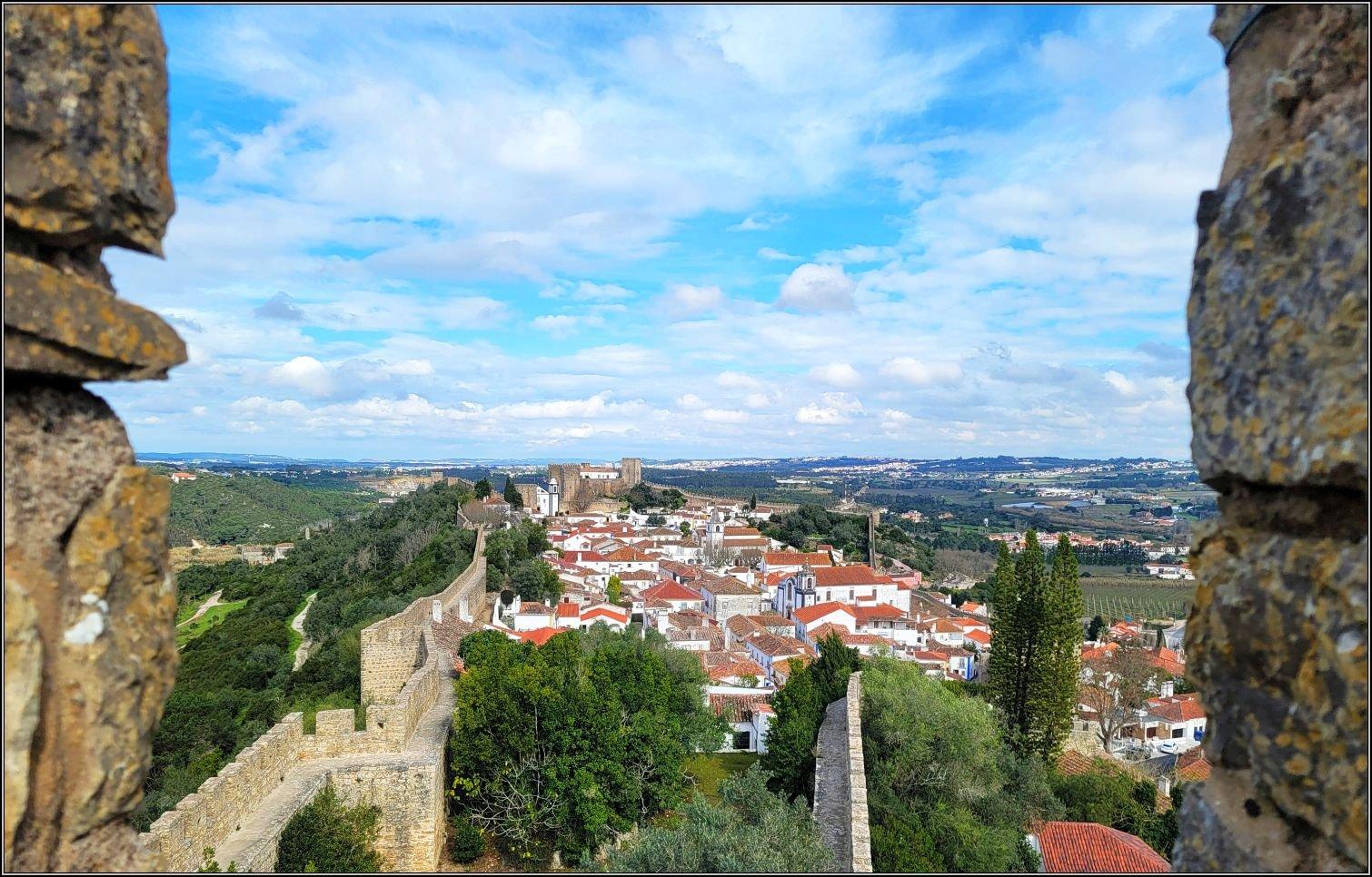성벽 위 (마을 전체 조망 지점)