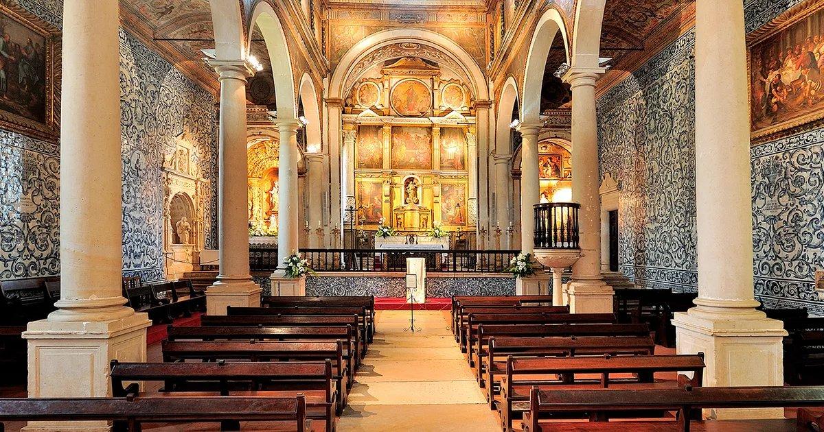 산타 마리아 교회 (Igreja de Santa Maria) 앞 광장