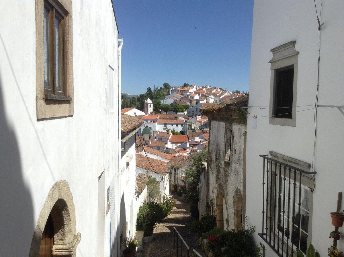 성벽 안쪽 중세 마을 골목길