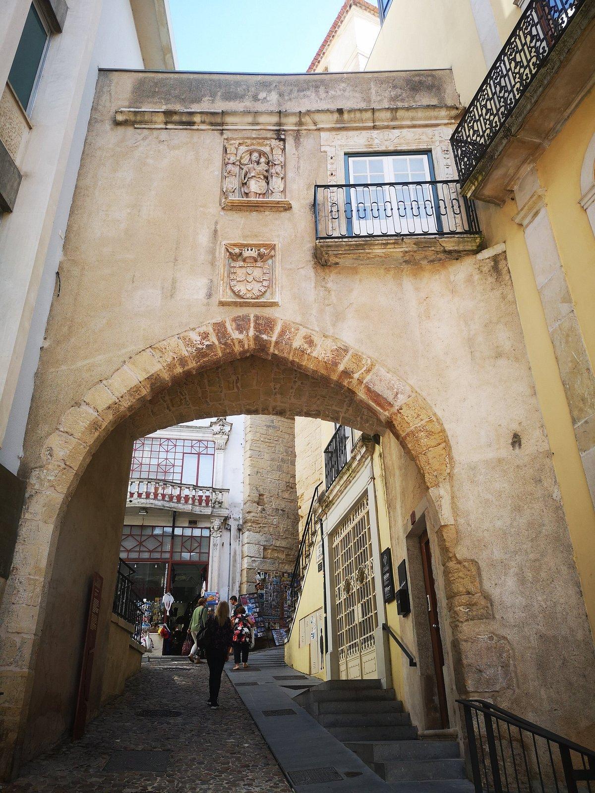 문 안쪽에서 바라본 구시가지 풍경