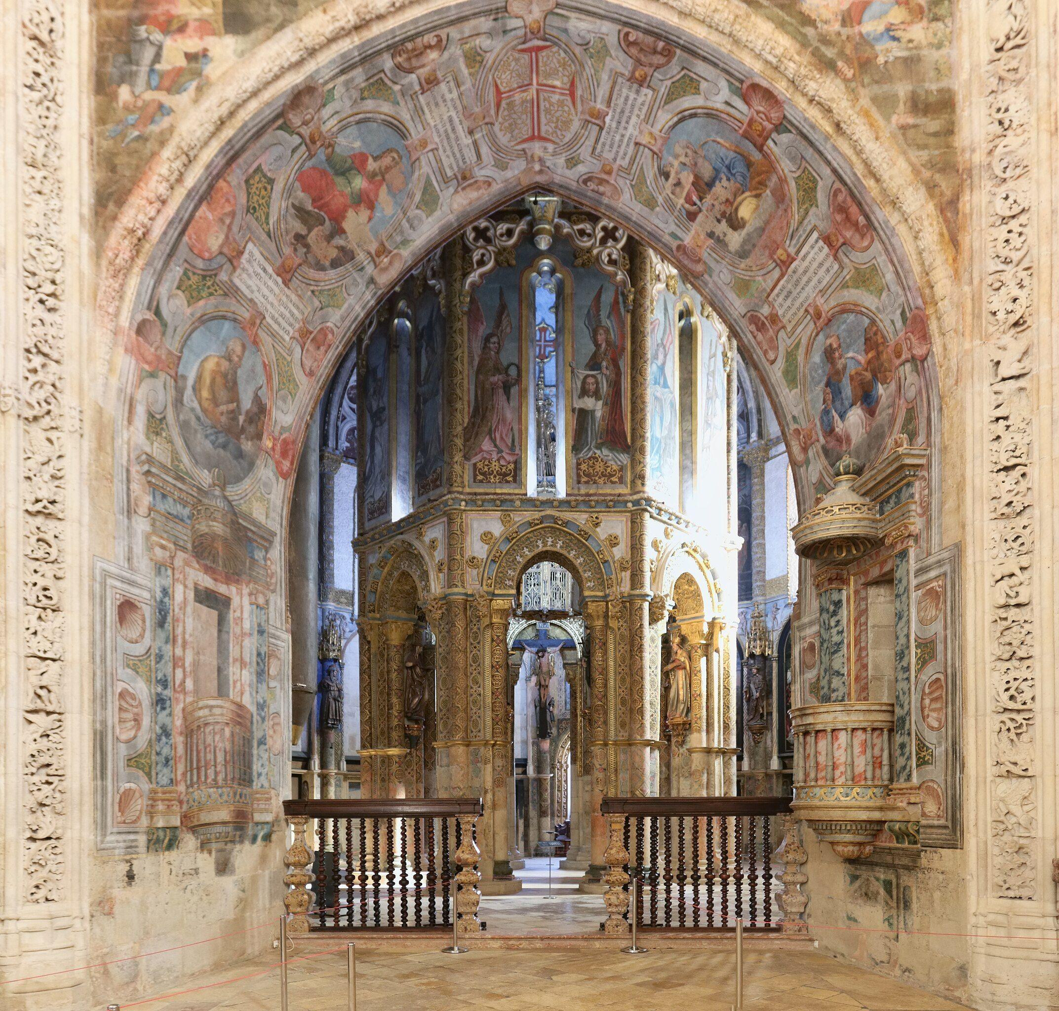 그리스도 수도원 샤롤라 (Charola) 내부