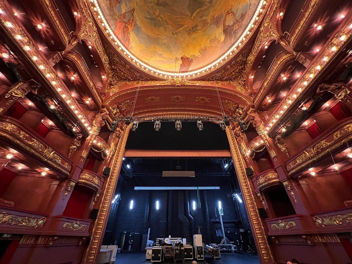 무대 위 (가이드 투어 시)