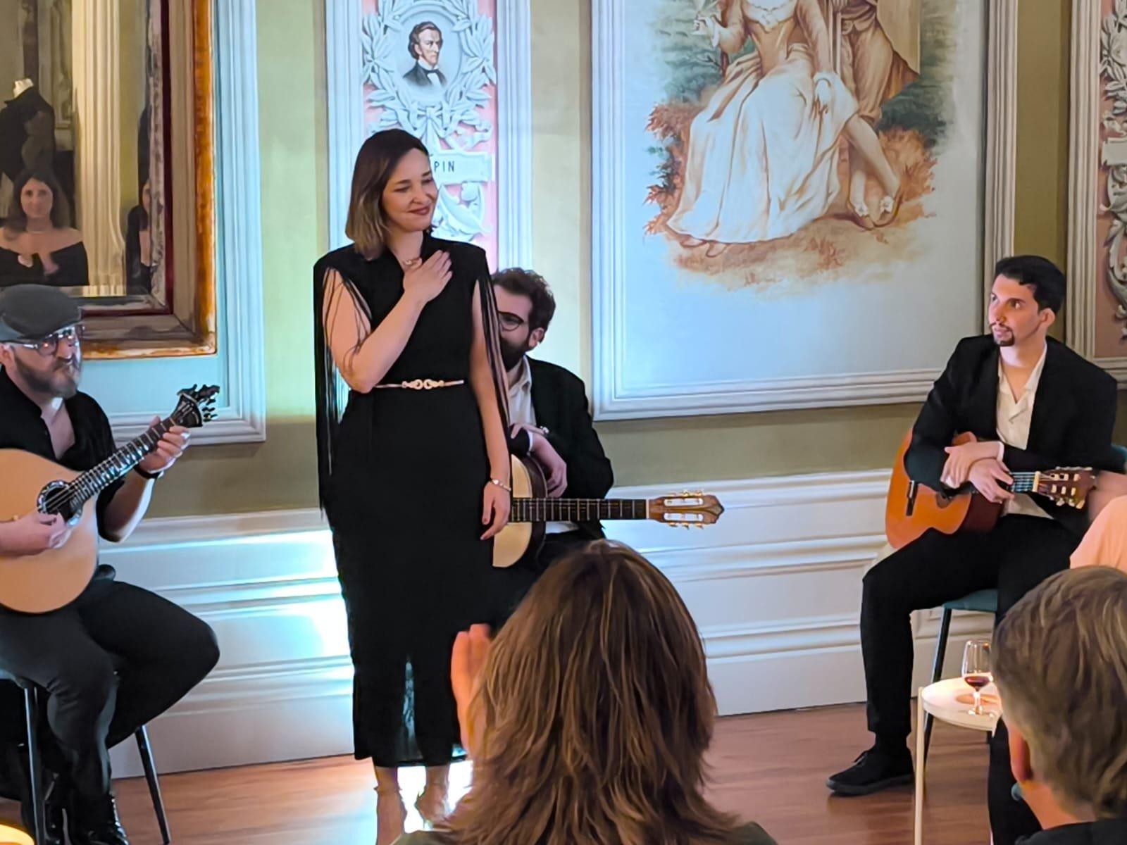 무대 위 공연 모습