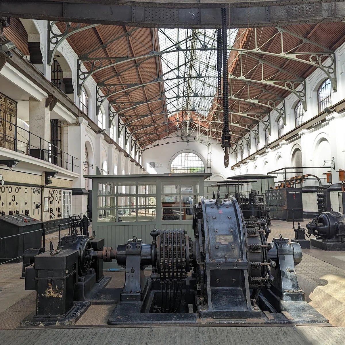 옛 화력발전소 기계실