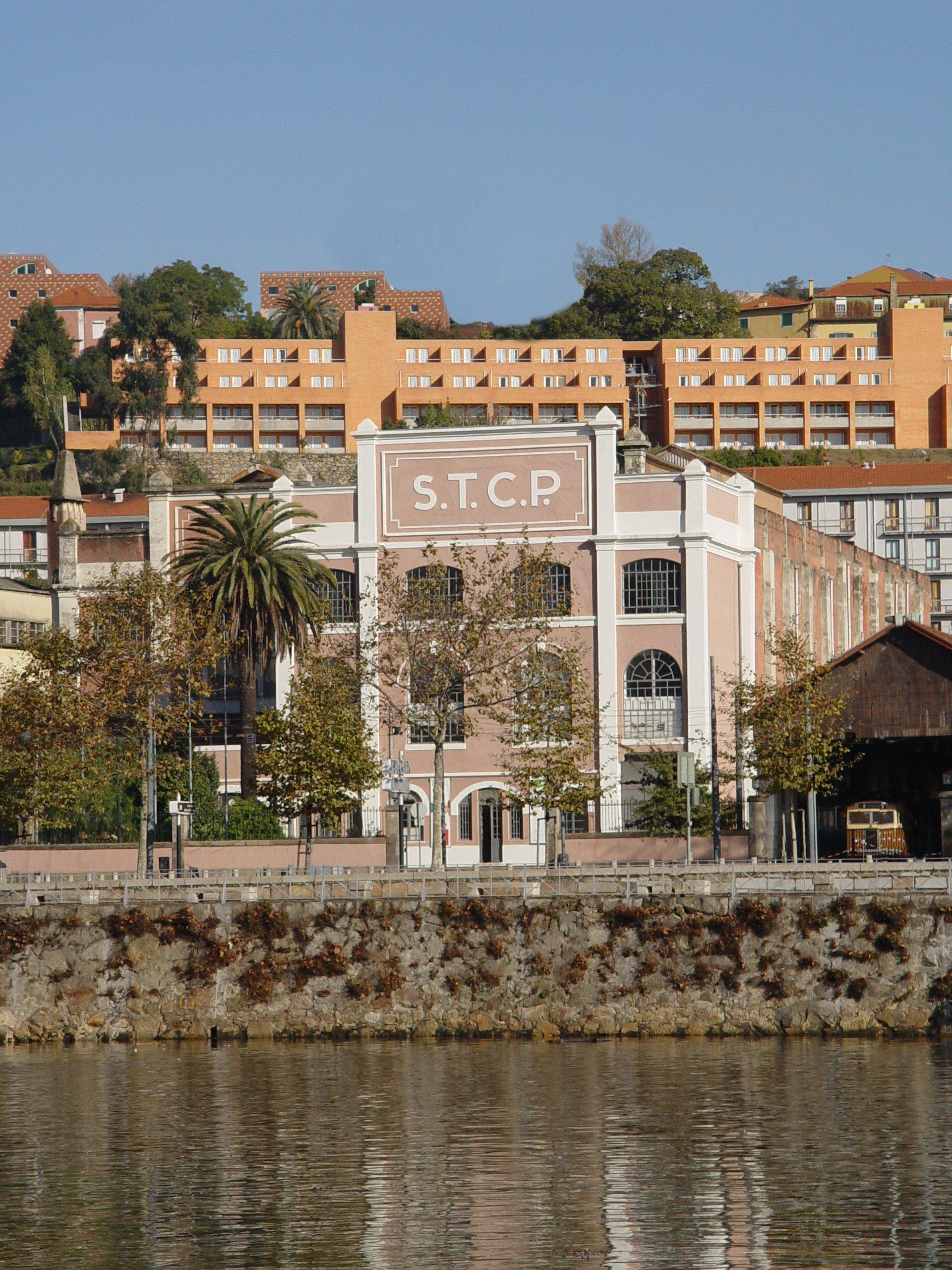 박물관 입구 및 도루 강변