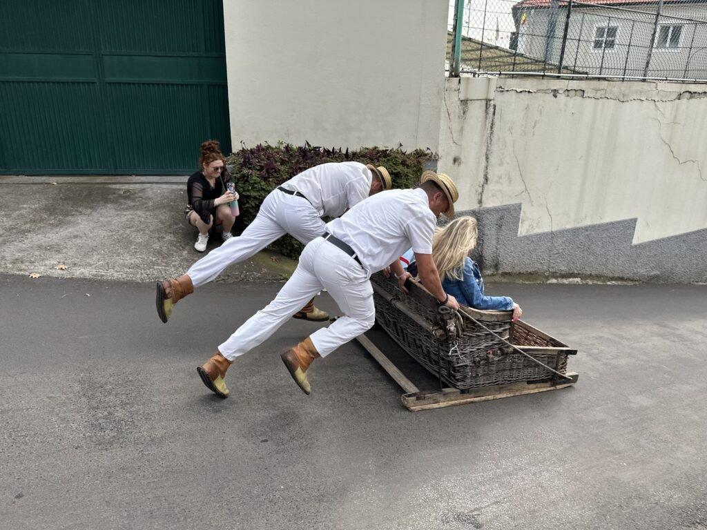 🛷 몬테 썰매 (카헤이루스 두 몬트)