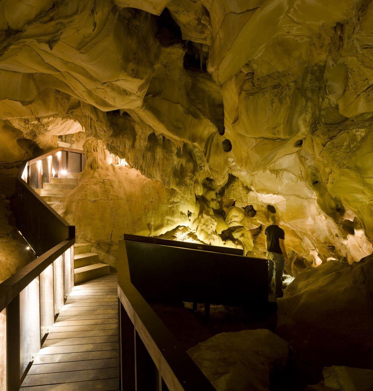 🏞️ 에스코우랄 동굴 (그루타 두 에스코우랄)