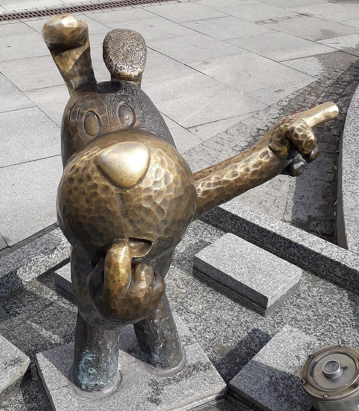 🗿 렉시오 동상(폼니크 렉시아)