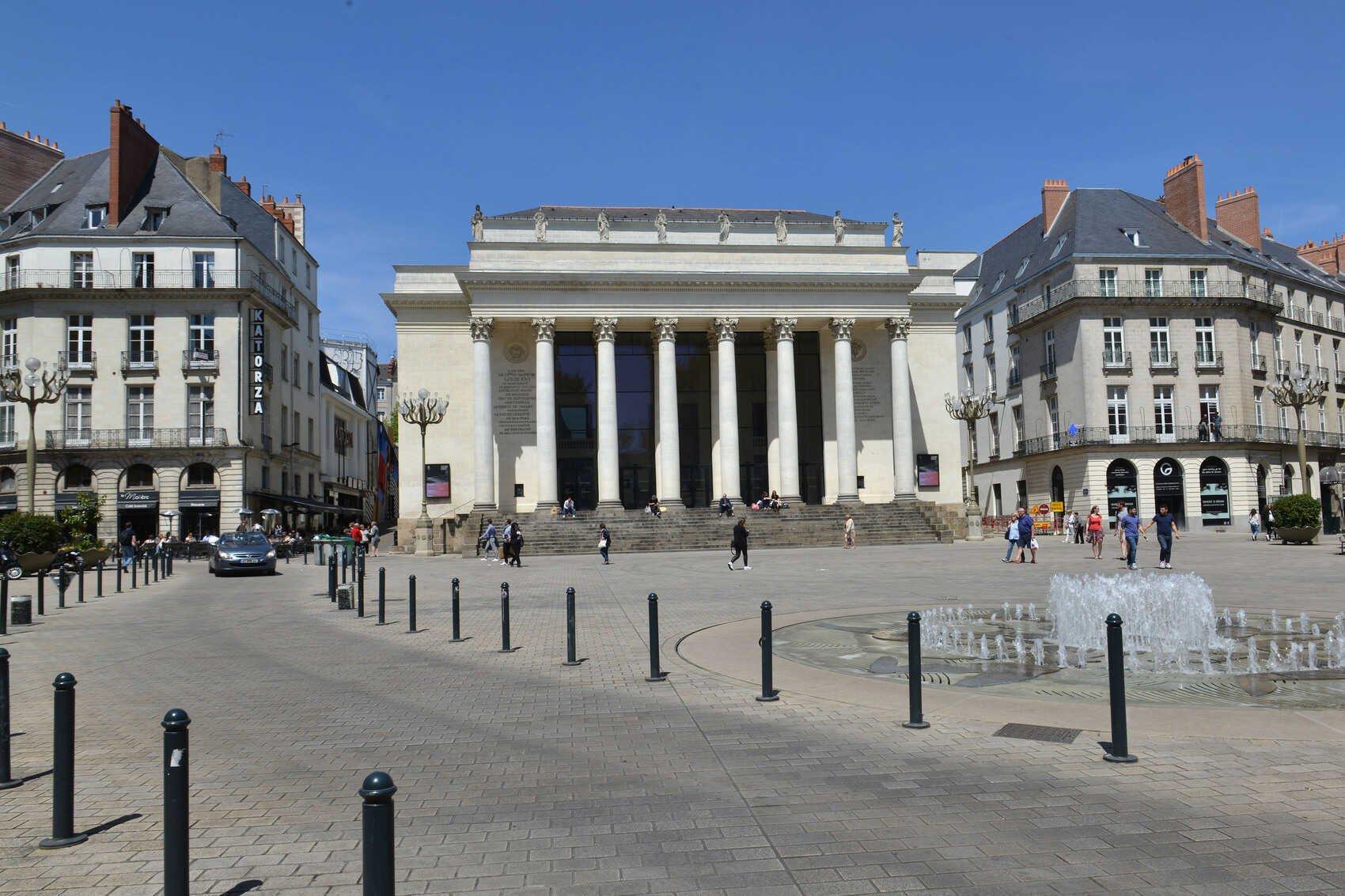 🏛️ 그라슬랭 극장 (테아트르 그라슬랭)