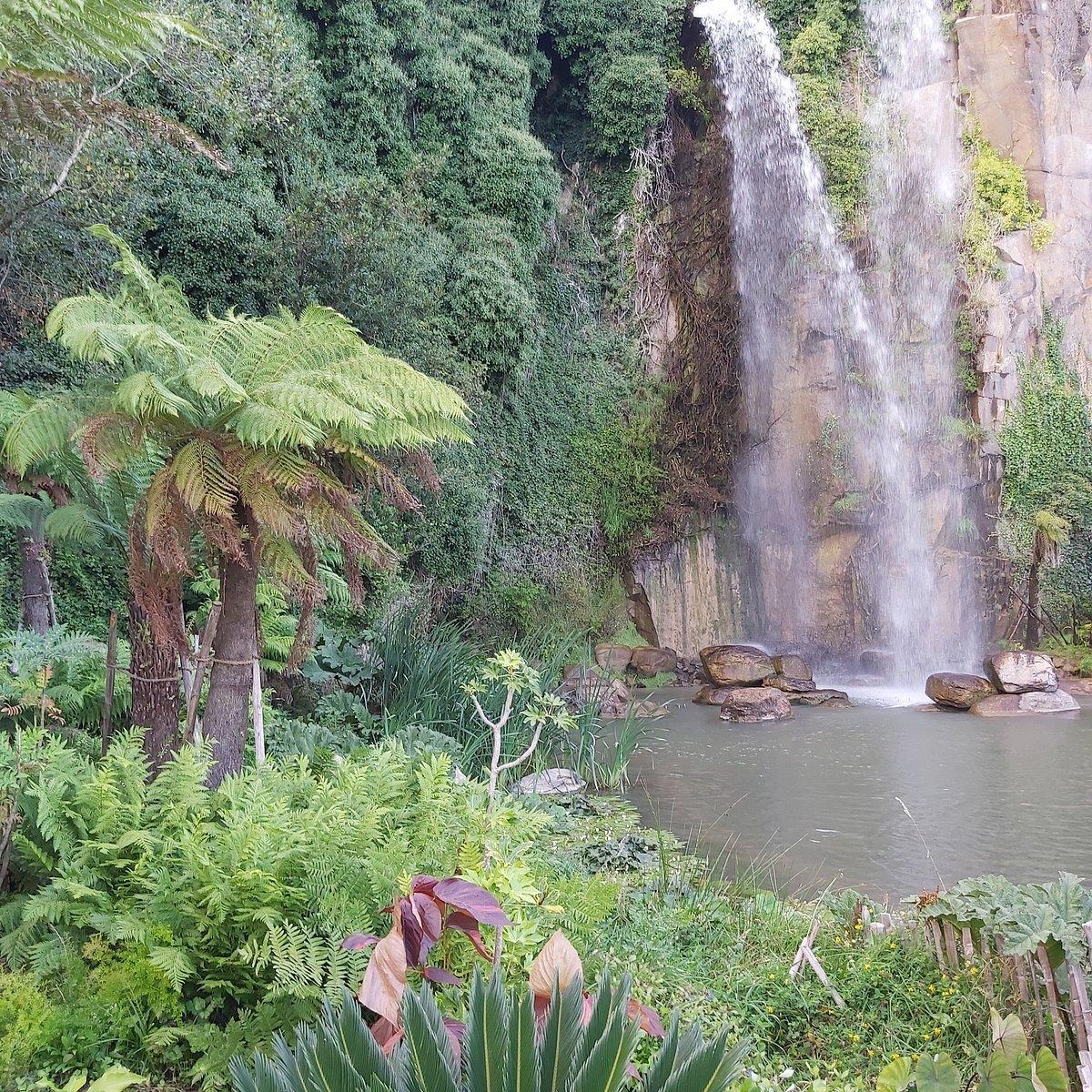 폭포 정면 및 측면