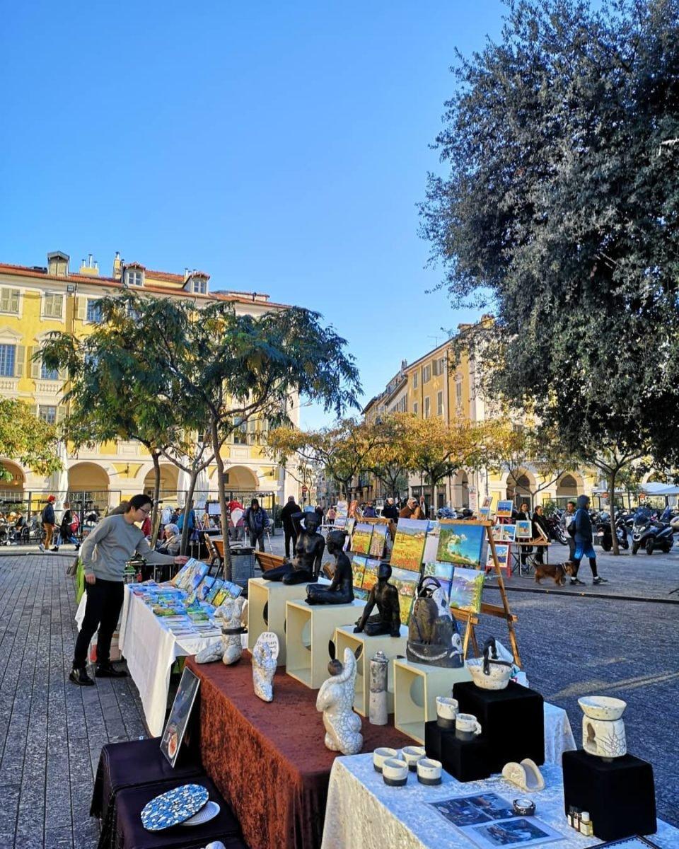 가리발디 광장 일요 마켓 풍경