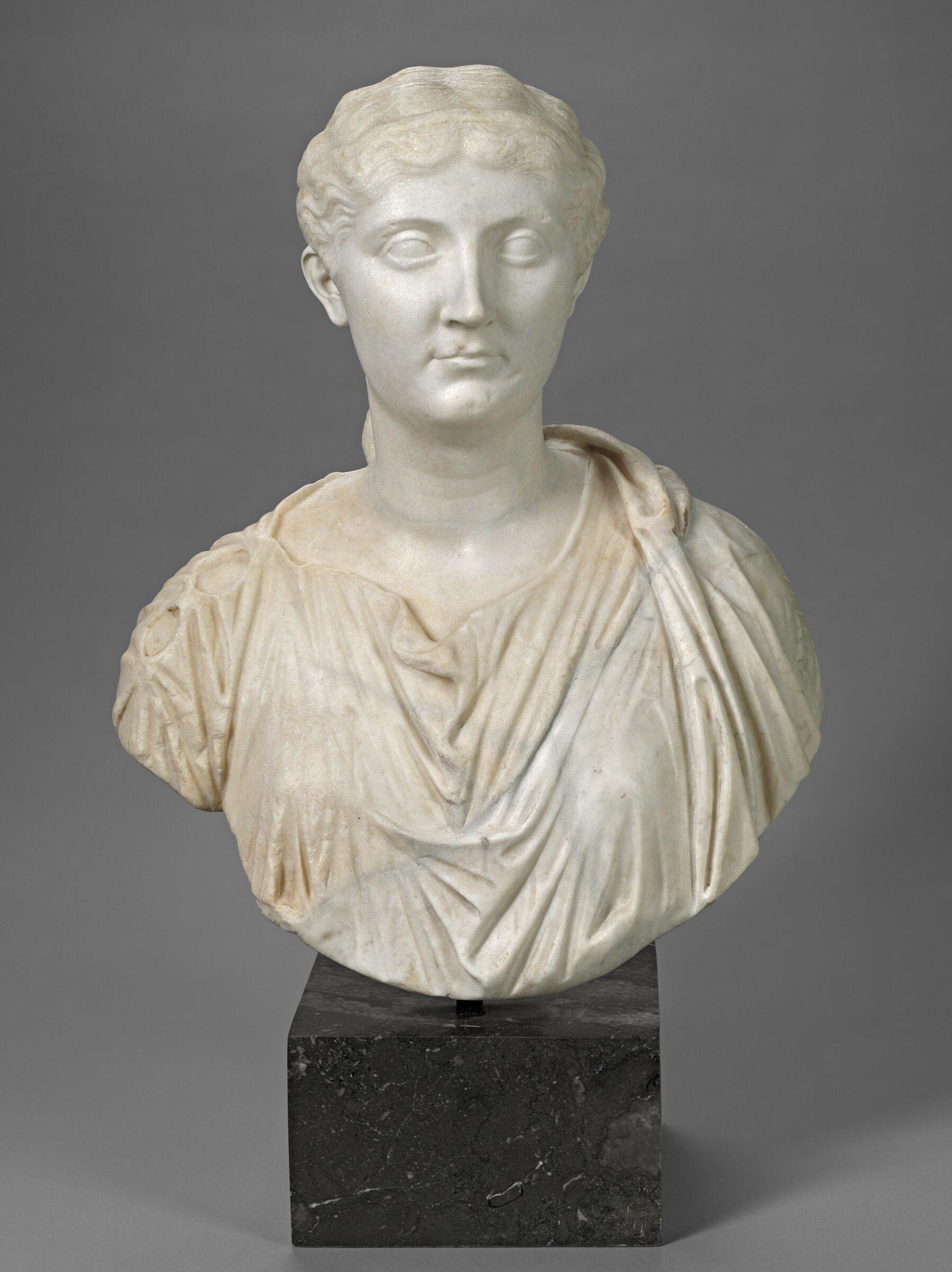 안토니아 미노르 조각상 (Statue d'Antonia Minor)