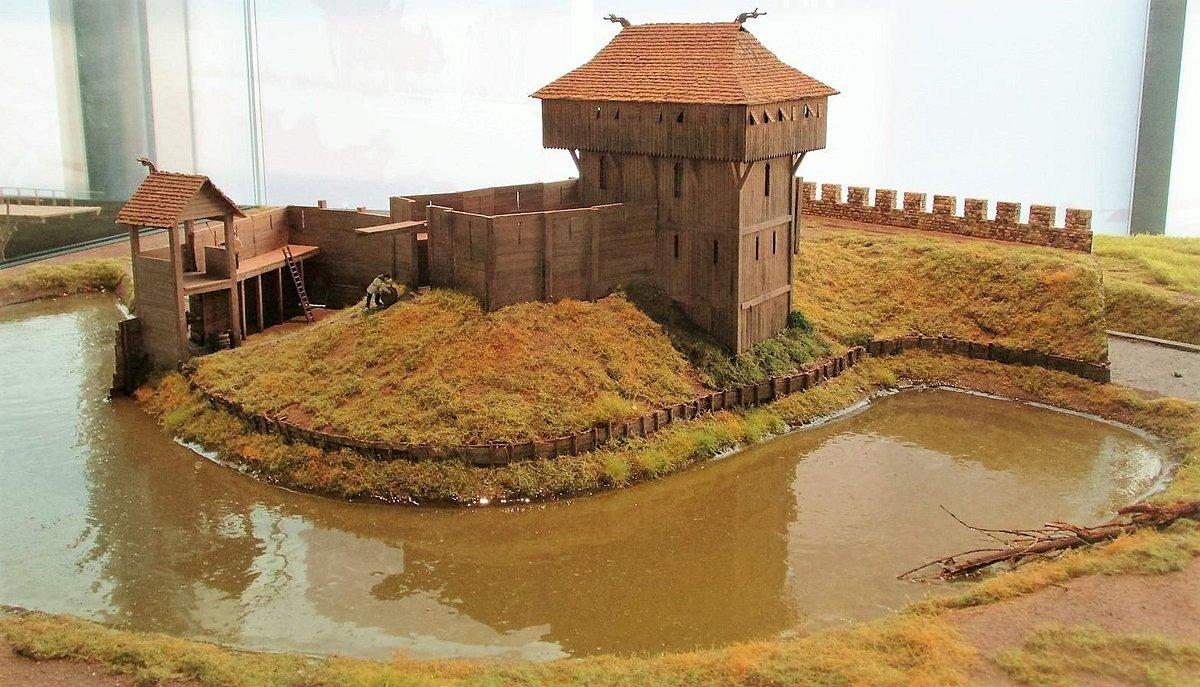 봉건 영주성 (모트 카스트랄)