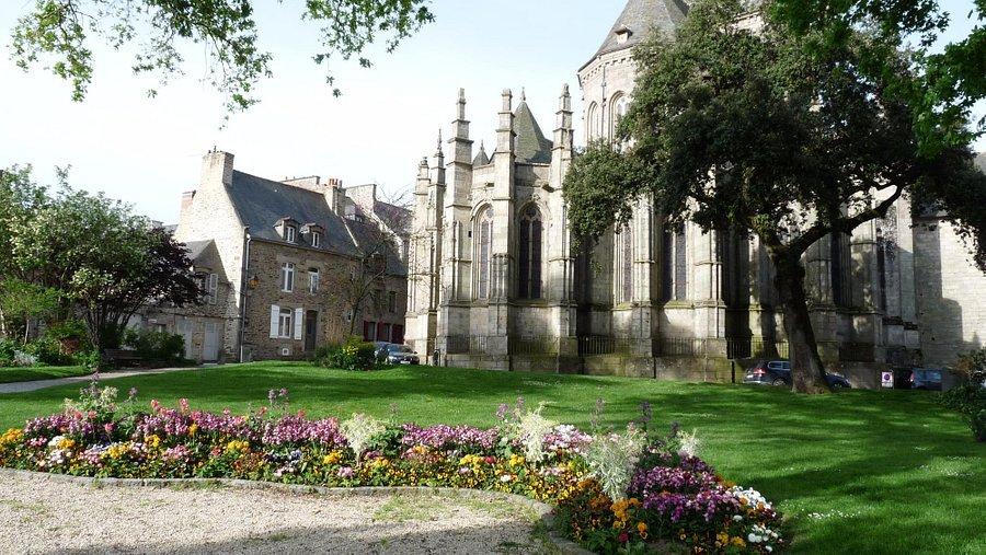 ⛪ 구세주 대성당 (바실리크 생 소뵈르)