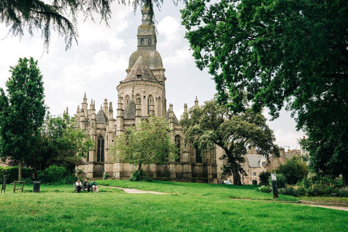 영국식 정원에서 바라본 성당 후면과 란스 강 전망