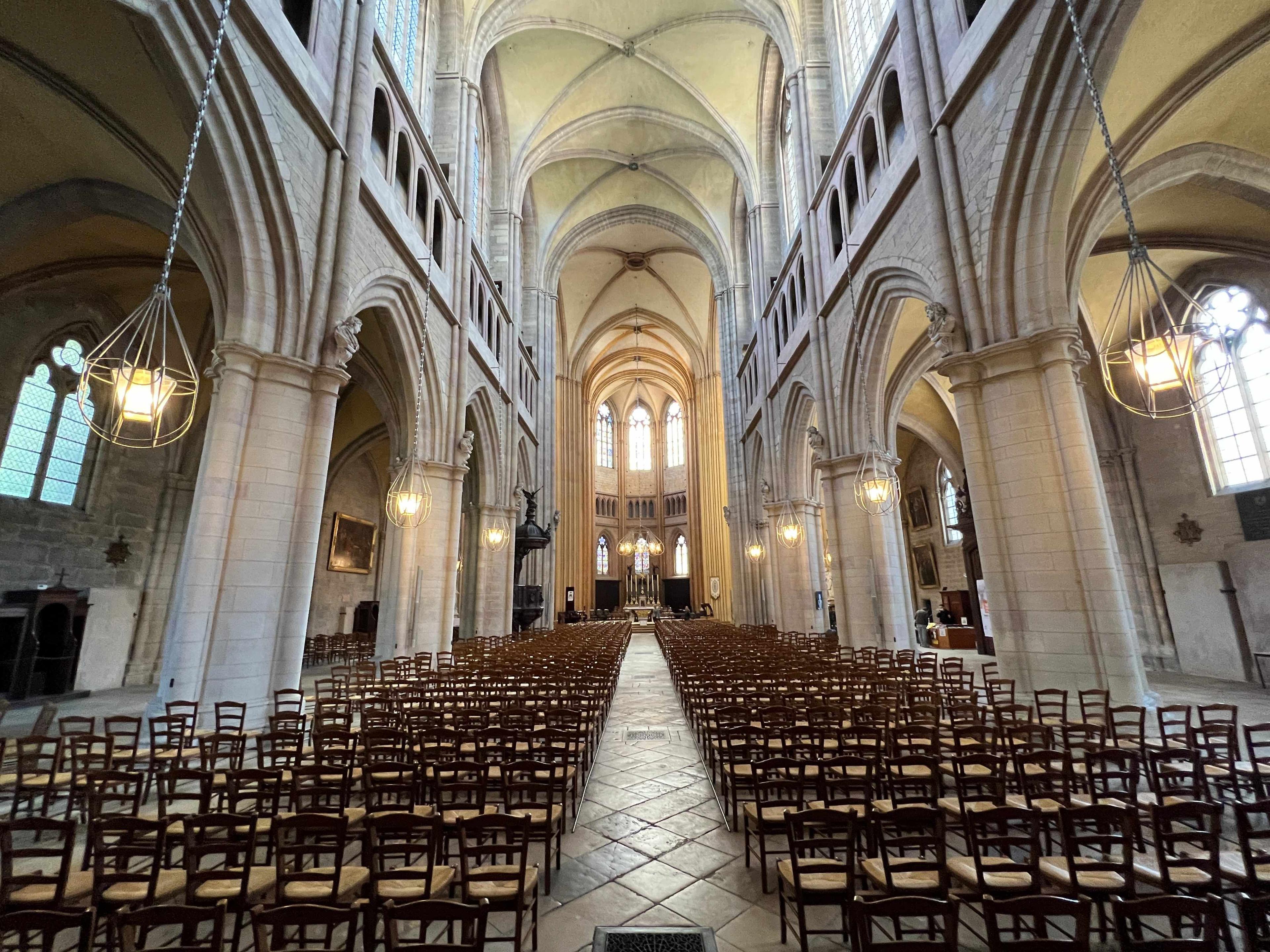 ⛪ 디종 생베니뉴 대성당