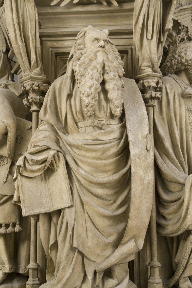 예언자 조각상 클로즈업