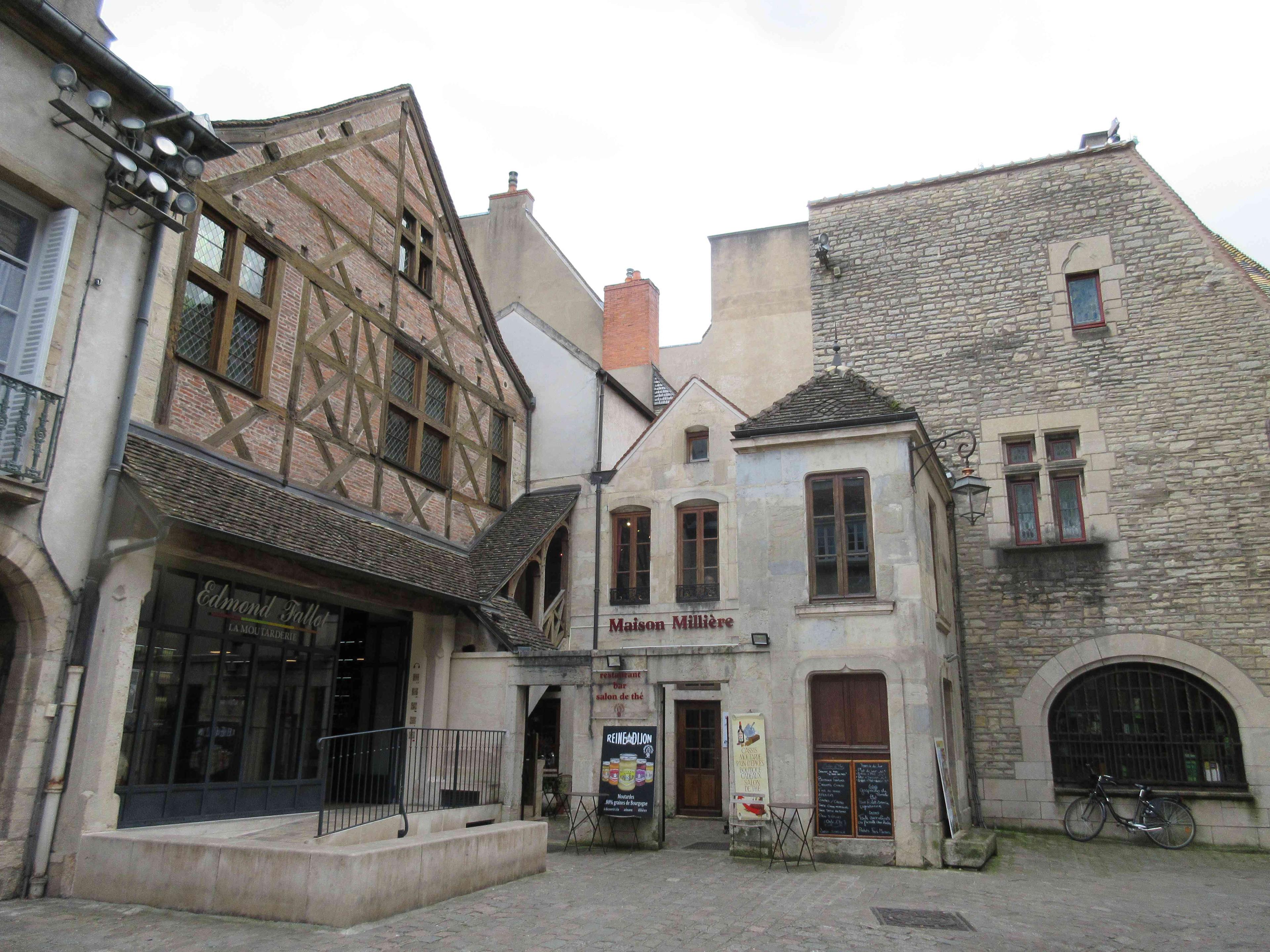 슈에트 거리 (Rue de la Chouette)